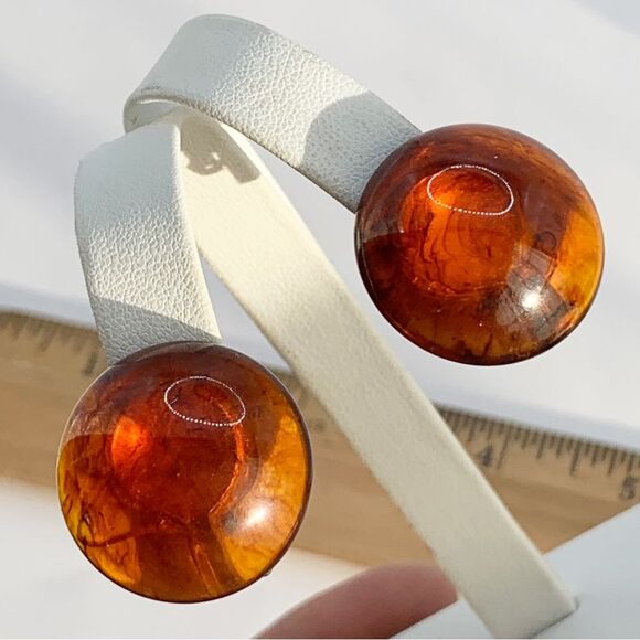 Vintage swirled root beer apple juice Bakelite amber dome clip on button earring - Picture 11 of 16